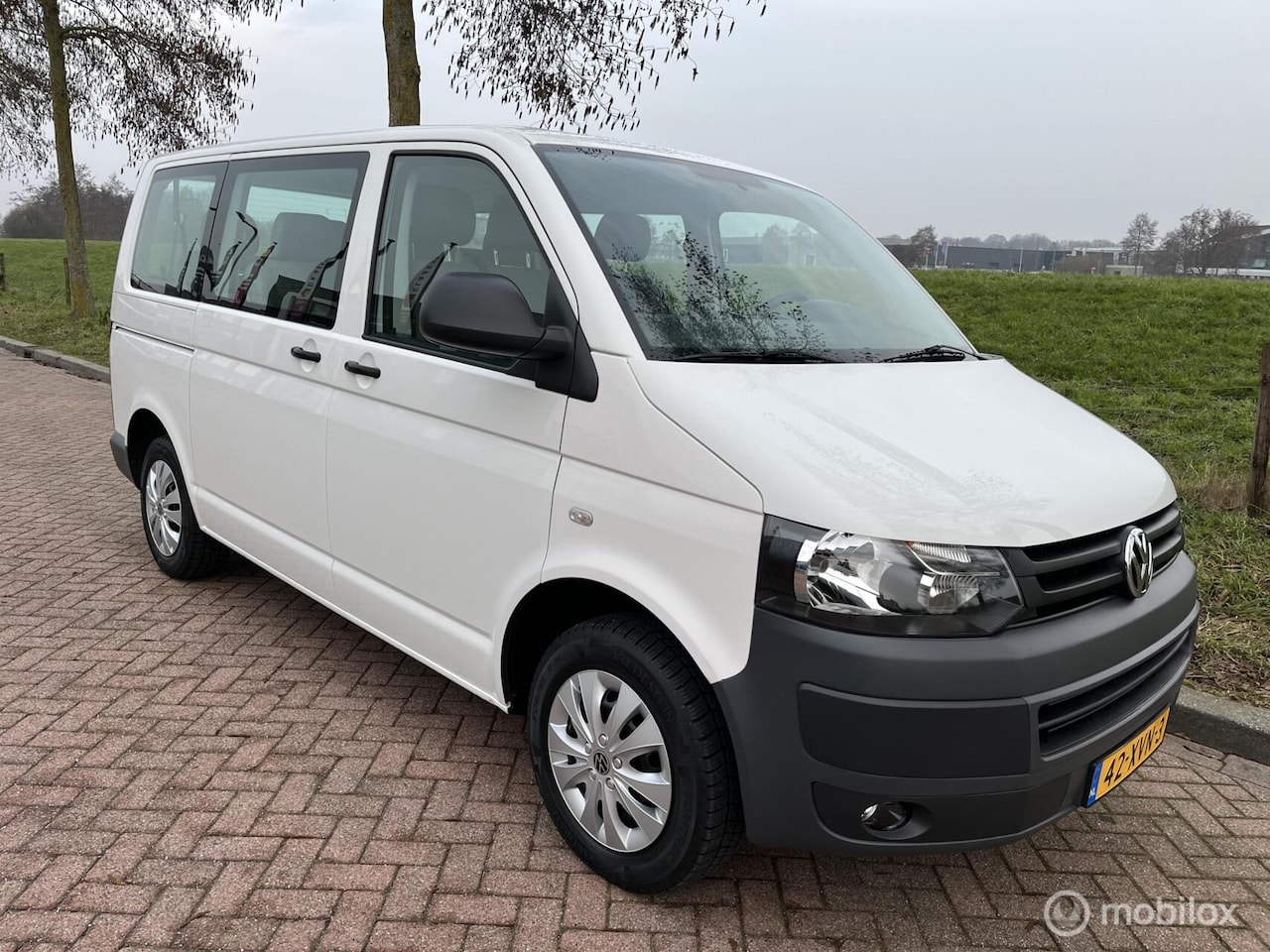 Volkswagen Transporter Kombi - 2.0i Benzine 9 persoons + Airco - AutoWereld.nl