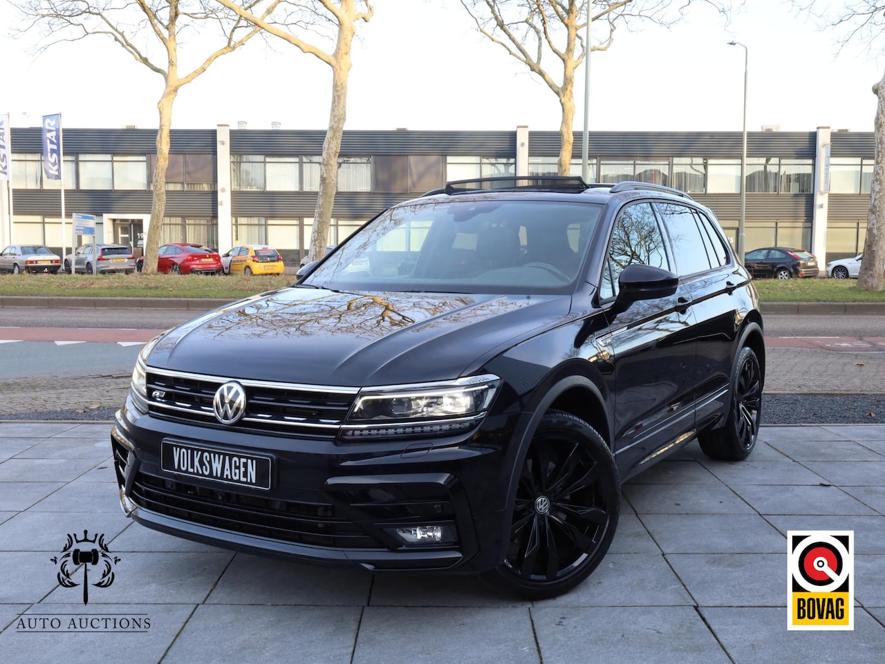 Volkswagen Tiguan - 2.0 TSI 4Motion R-Line 2x Panodak | 360° | Head-up | Keyless | Virtual | Elektrische koffe - AutoWereld.nl