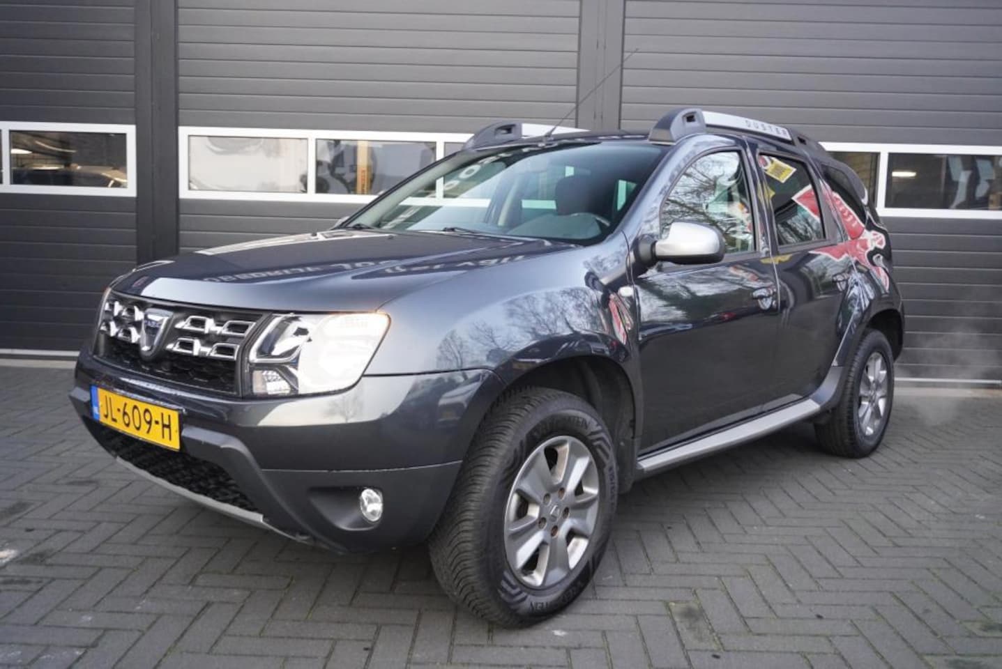 Dacia Duster - 1.2 TCe 4x2 Prestige Airco/Navi/Trekhaak/Park.sensoren - AutoWereld.nl