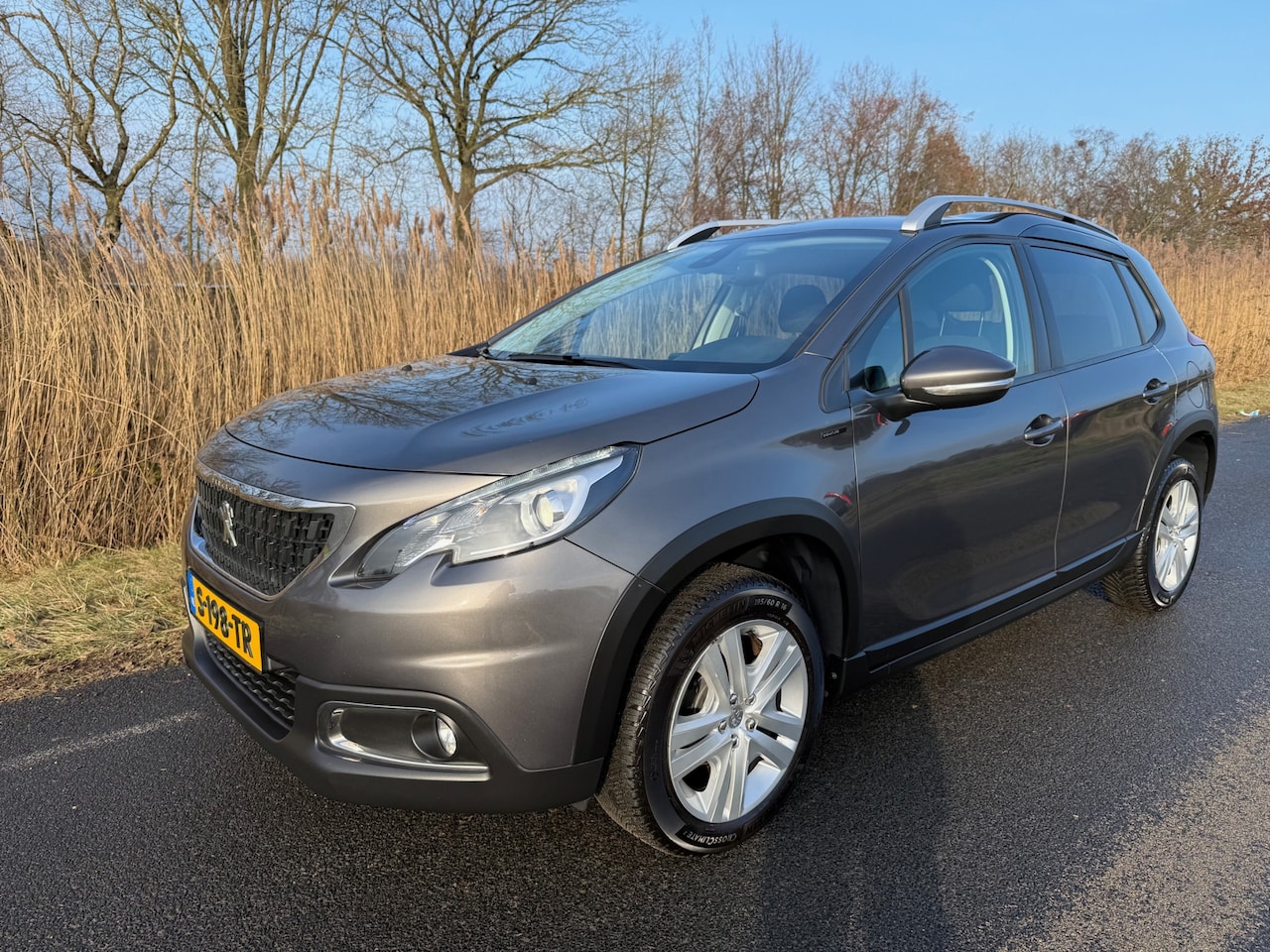 Peugeot 2008 - 1.2 PureTech Signature | CARPLAY | HOGE INSTAP | CRUISE CONTROL | CAMERA | NAVI | - AutoWereld.nl