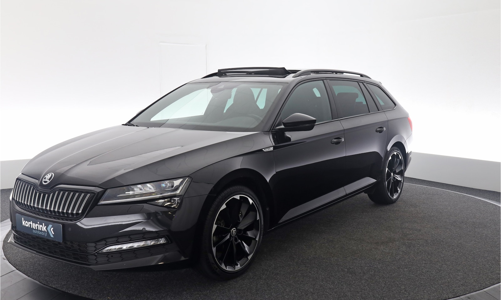 Skoda Superb Combi - 1.4 TSI iV Sportline Business | Pano | Trekhaak | ACC | Stoelverwarming - AutoWereld.nl