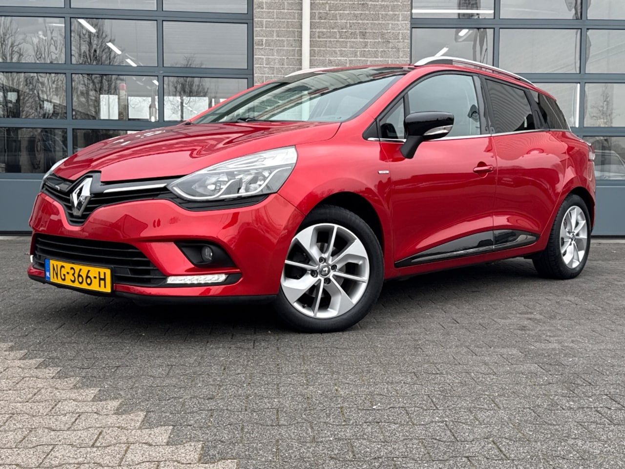 Renault Clio Estate - 0.9 TCe Limited| TREKHAAK| 1E EIGENAAR| - AutoWereld.nl