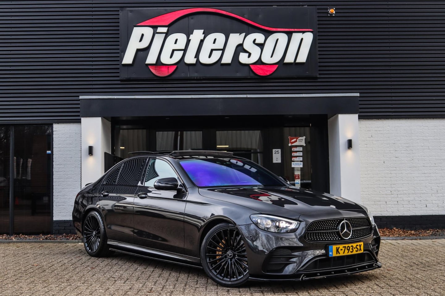 Mercedes-Benz E-klasse - 200 AMG 63 NAP PANO BURMESTER 360 ACC - AutoWereld.nl