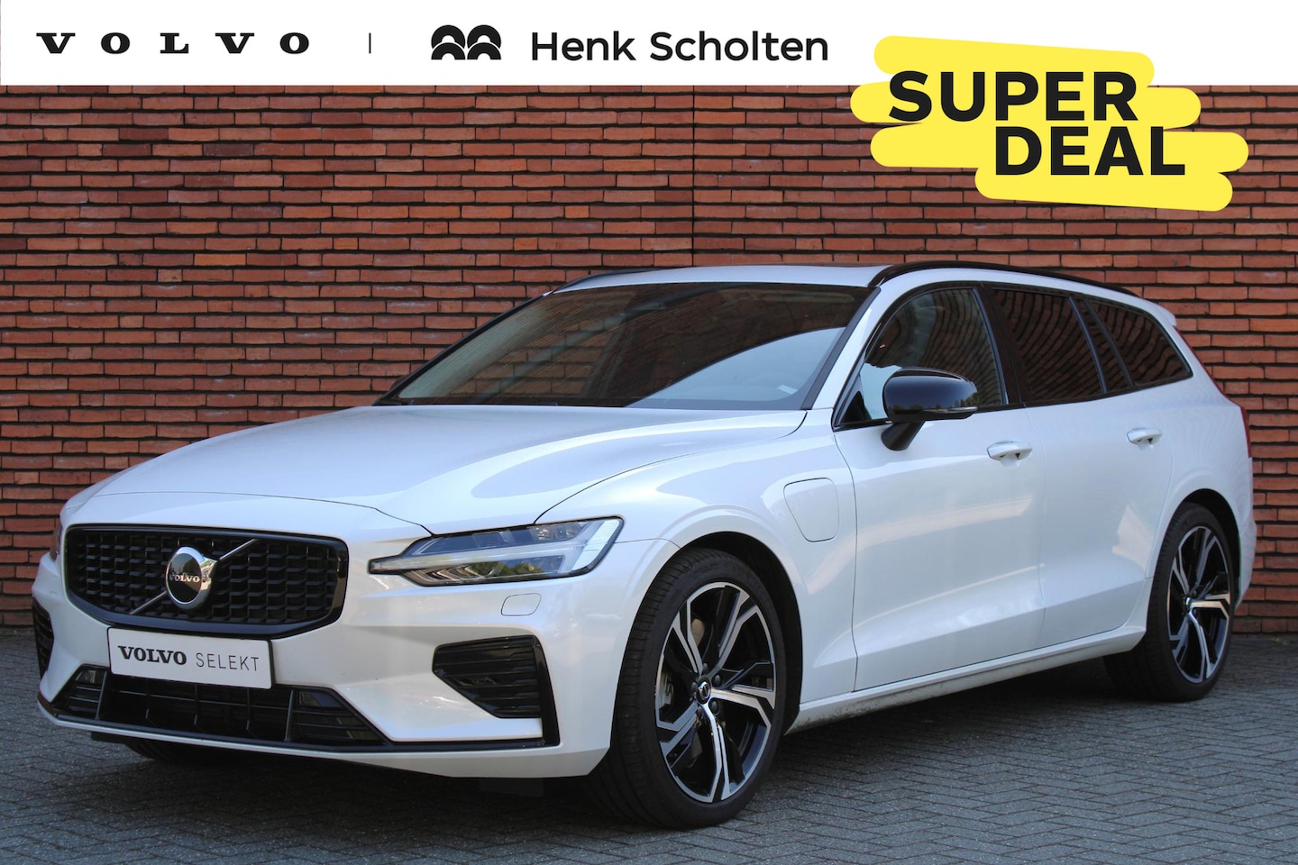 Volvo V60 - T6 Automaat AWD Ultimate Dark | Elektrisch Panorama-Dak | Getint Glas Achter | Verwarmbare - AutoWereld.nl