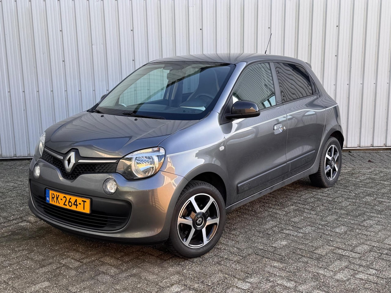 Renault Twingo - 1.0 SCe Limited Airco / Parkeersensor / LED / Bluetooth / elektr. ramen - AutoWereld.nl
