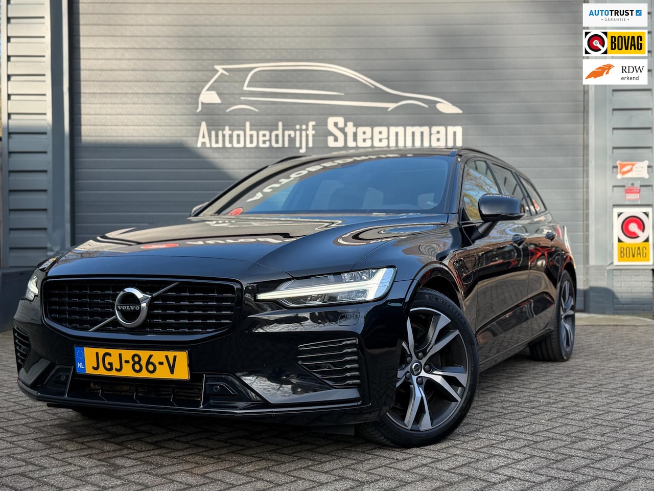 Volvo V60 - 2.0 T6 Plug-in hybrid AWD Plus Dark | R-Design | Pano - AutoWereld.nl