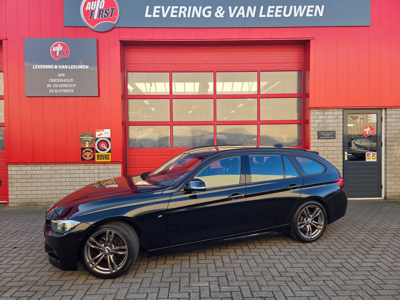 BMW 3-serie Touring - 318i M Sport Corporate Lease Automaat Navigatie/Lederen bekleding/ Parkeersensoren V+A/ Ri - AutoWereld.nl