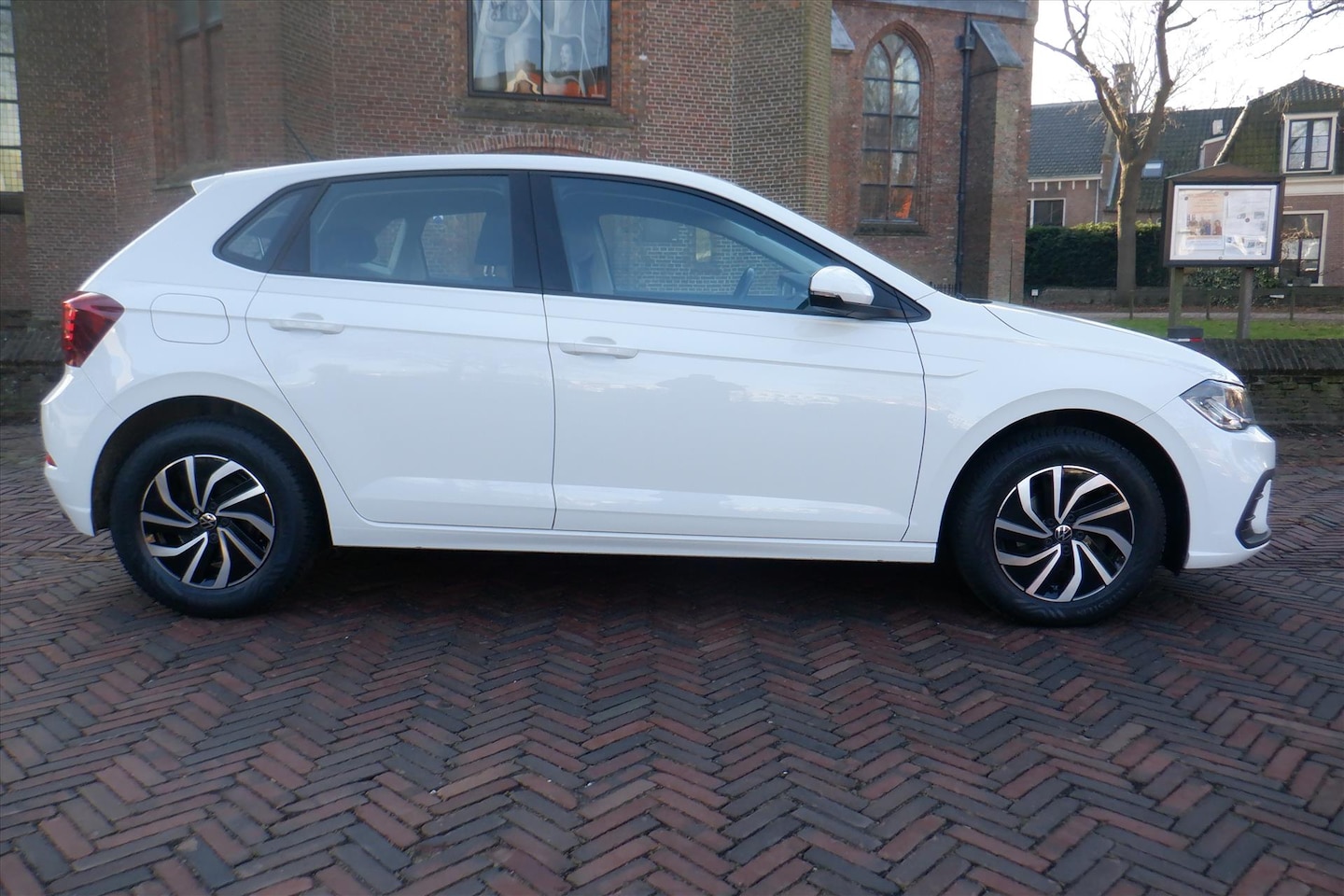 Volkswagen Polo - 1.0 TSI 95pk Life PDC voor en achter -CARPLAY - AutoWereld.nl