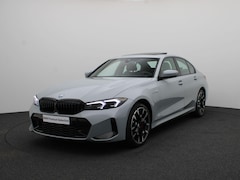 BMW 3-serie - Sedan 330e M Sportpakket Pro | Innovation Pack | Comfort Pack | Trekhaak | Schuifdak | Dri