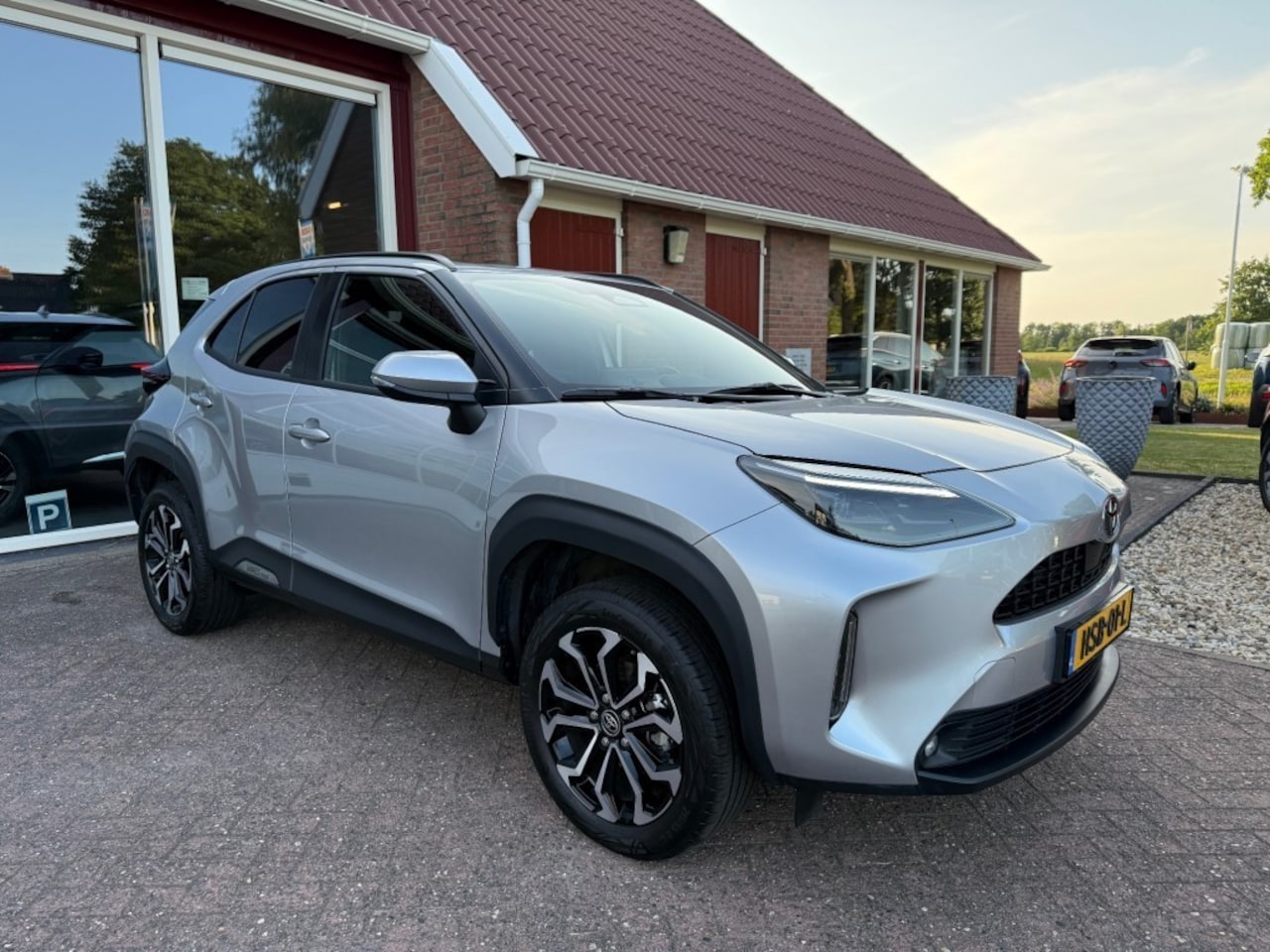 Toyota Yaris Cross - 1.5 HYBRID 130 PK DYNAMIC AUTOMAAT Nieuw! LUXE UITVOERING - AutoWereld.nl