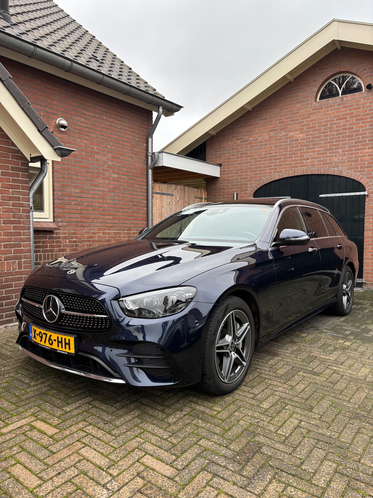 Mercedes-Benz E-klasse Estate - 300 e AMG Line Panoramadak Camera Multibeam Widescreen - AutoWereld.nl