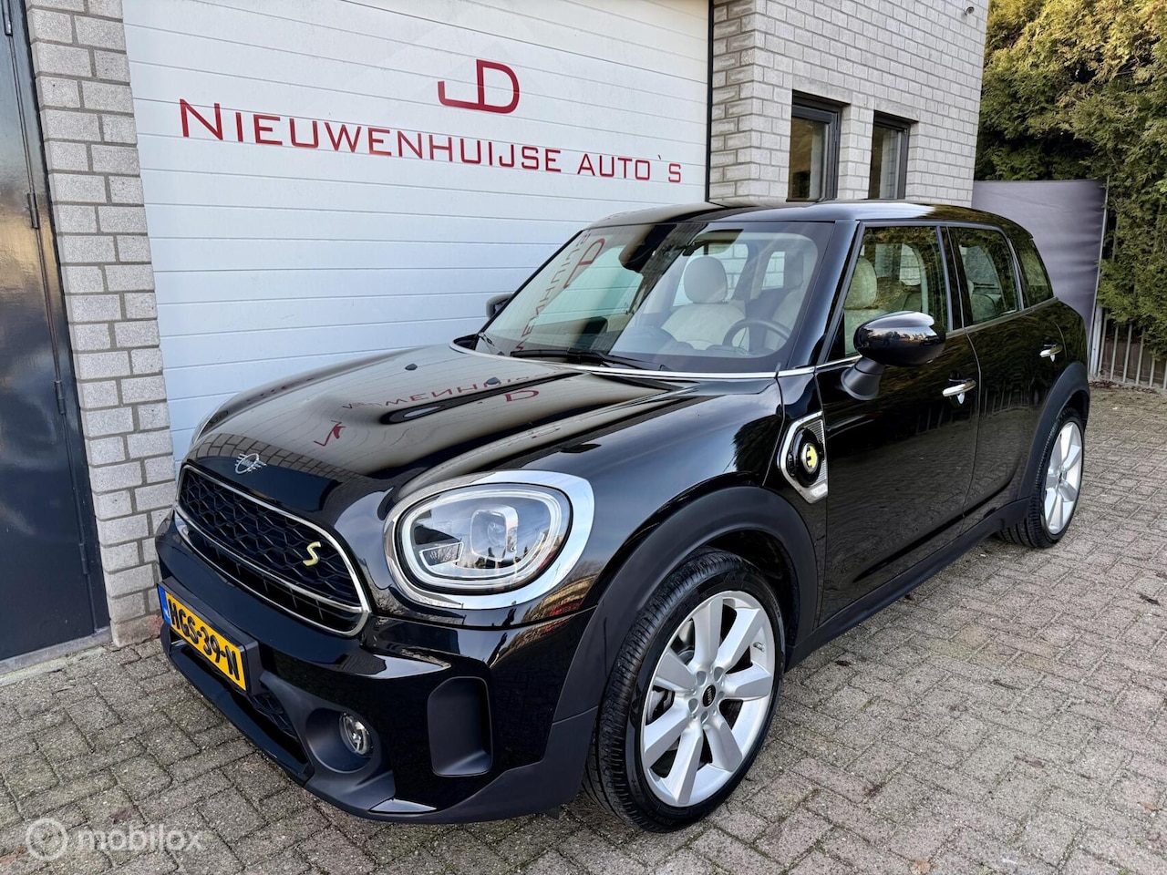 MINI Countryman - Cooper S E ALL4 Chili, leder, navi, LED! - AutoWereld.nl