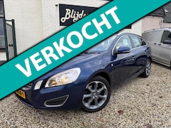 Volvo V60 - 1.6 T3 Ocean Race Leer | Navi | LM | Trekhaak | org. NL