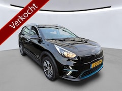 Kia e-Niro - DynamicLine 64 kWh 3 fase SOH 100% Leer/stof bekl. | Camera | Warmtepomp | LED | LMV | NL
