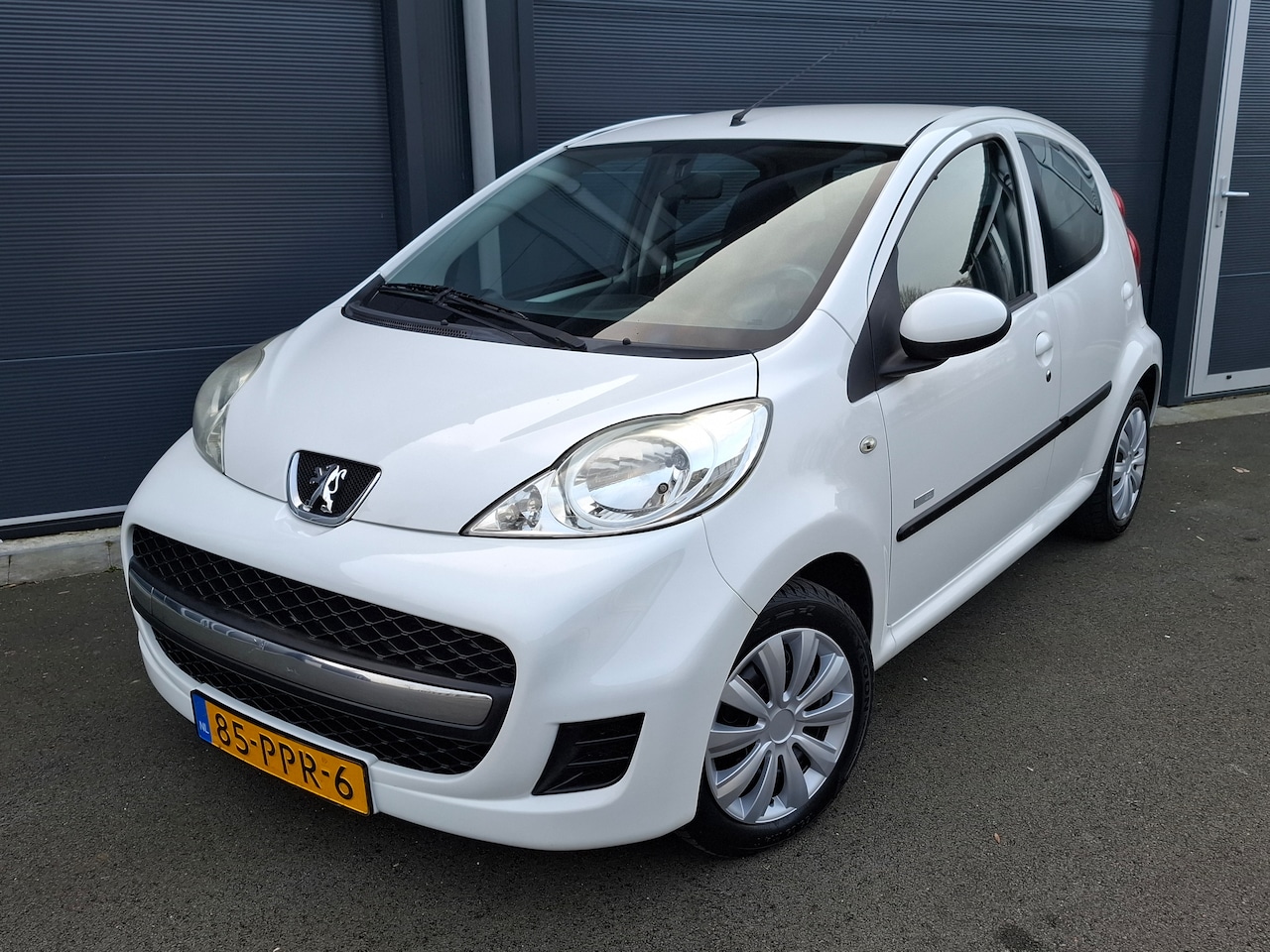 Peugeot 107 - 1.0-12V Millesim 200 - AutoWereld.nl