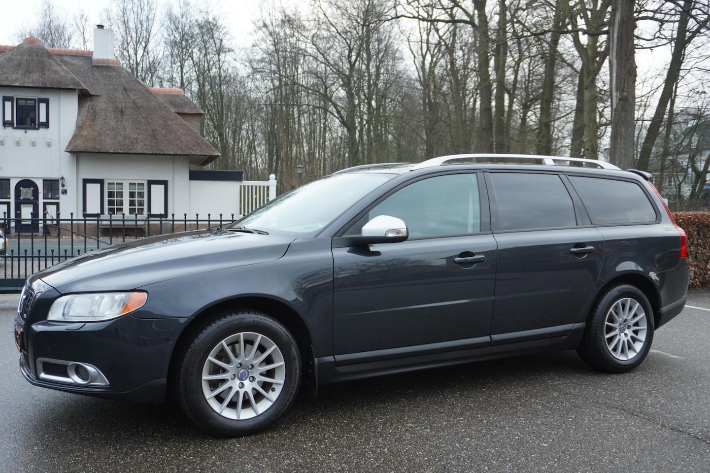 Volvo V70 - 2.0 Kinetic Clima Cruise Lm Velgen Trekhaak - AutoWereld.nl