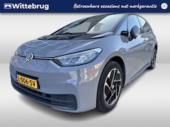 Volkswagen ID.3 - Life 58 kWh 204pk Navigatie / 18"LM velgen / Zwart dak / App-connect / Parkeersensoren / K