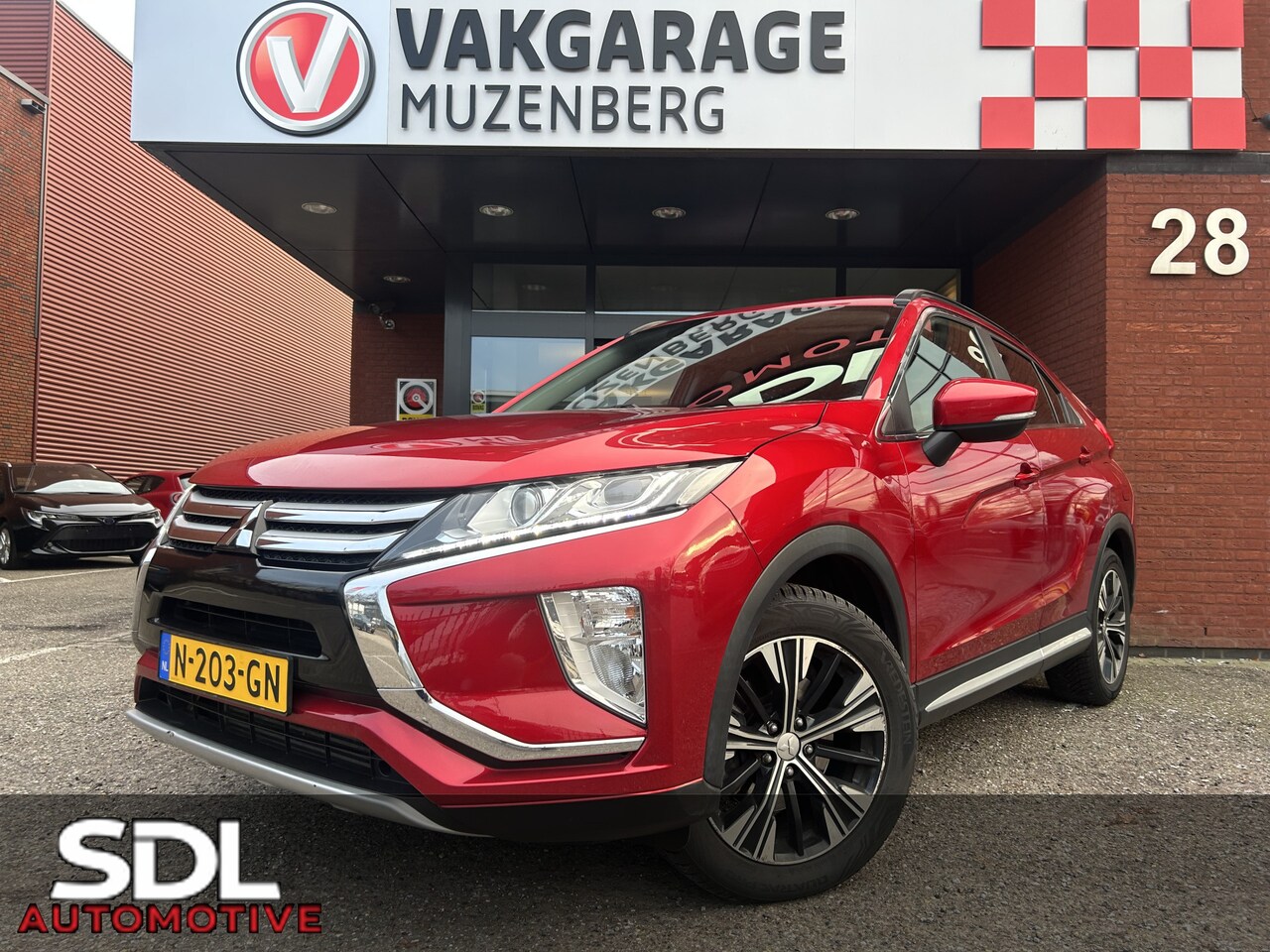 Mitsubishi Eclipse Cross - 1.5 DI-T 4WD First Edition // LED // APPLE CARPLAY / ANDROID AUTO // CAMERA // KEYLESS // - AutoWereld.nl