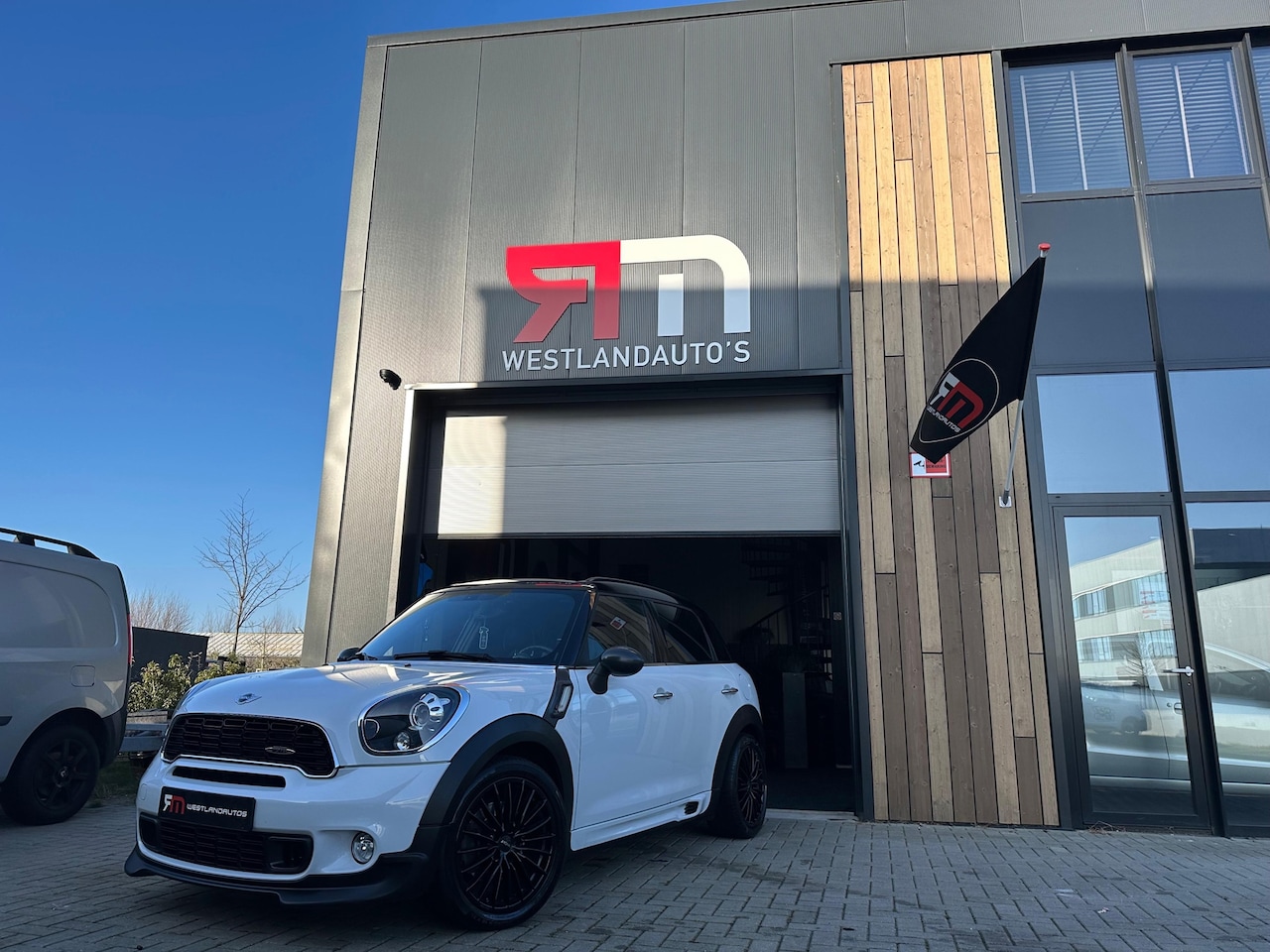 MINI Countryman - Mini 1.6 Cooper S / autm ( John Cooper Works pakket ) navi/pano/LM-velgen/leder/alcatara h - AutoWereld.nl
