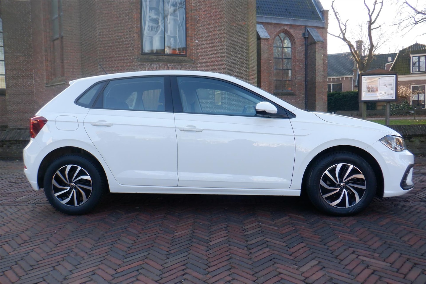 Volkswagen Polo - 1.0 TSI 95pk Life PDC voor en achter -CARPLAY - AutoWereld.nl
