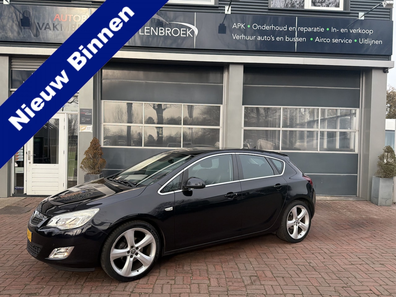 Opel Astra - 1.6 Cosmo 116pk bj 2010 Automaat sportief !! - AutoWereld.nl
