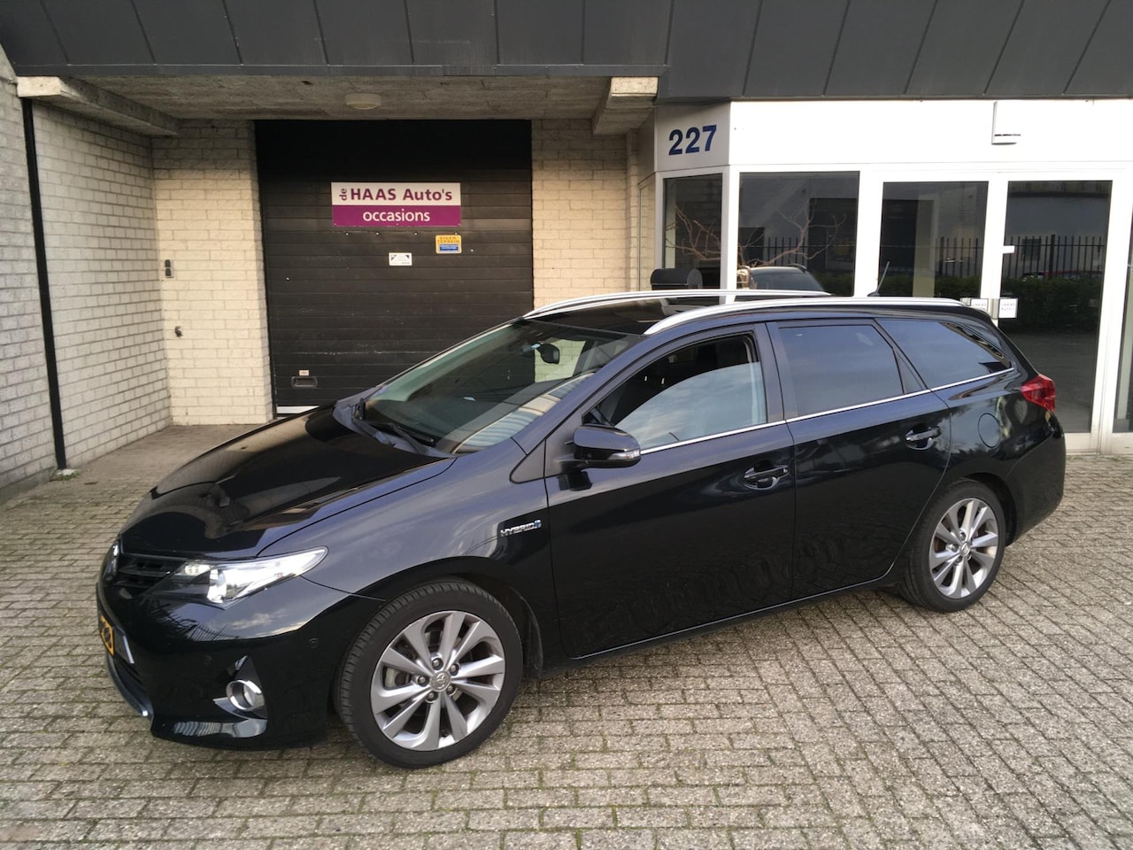Toyota Auris Touring Sports - 1.8 Hybrid Lease+ / LEDER / PANODAK / CAMERA / FULL OPTIONS - AutoWereld.nl
