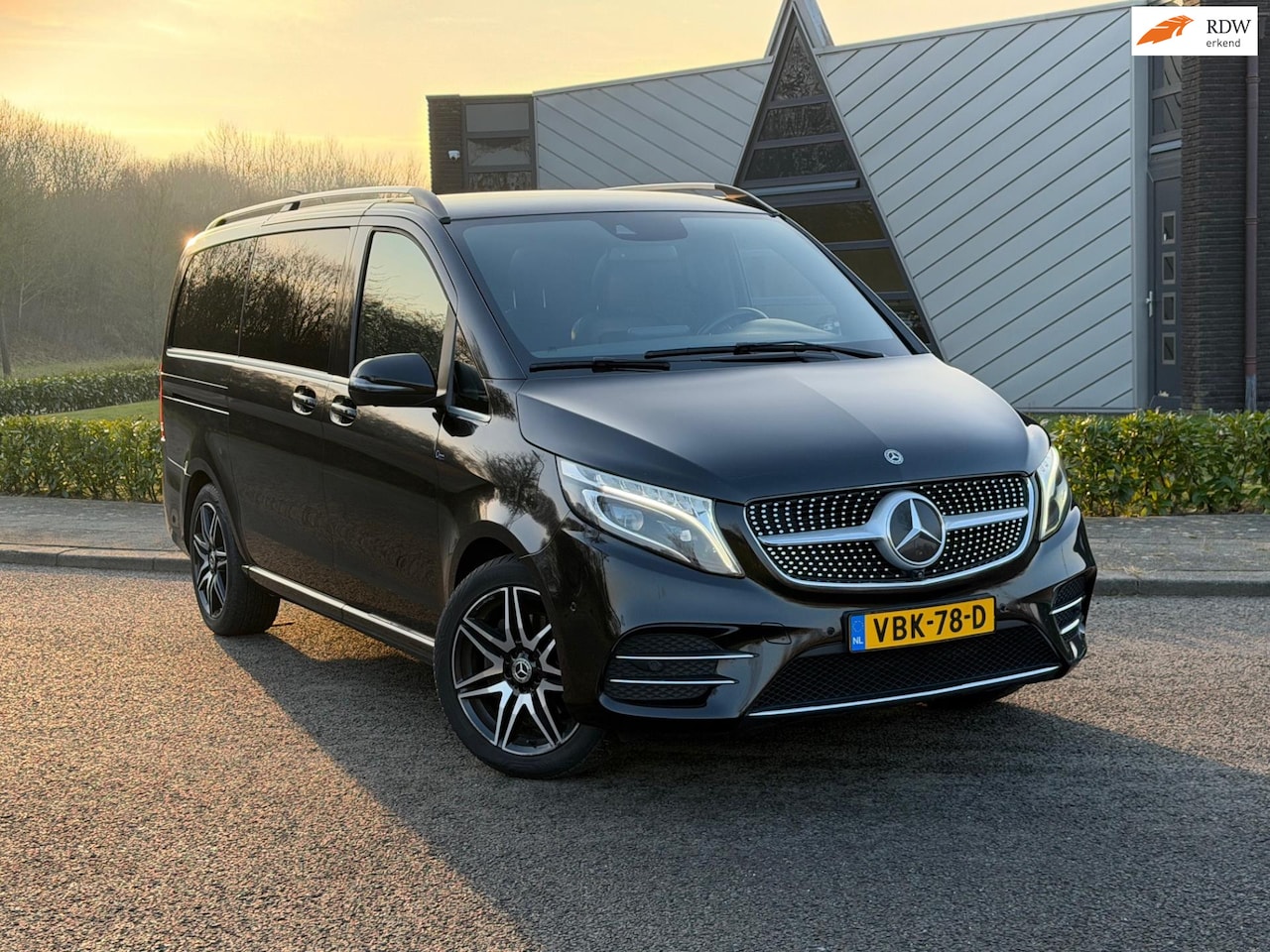 Mercedes-Benz V-klasse - 300d 4-MATIC Lang DC AMG Avantgarde Edition | 5 Persoons | NAP | - AutoWereld.nl