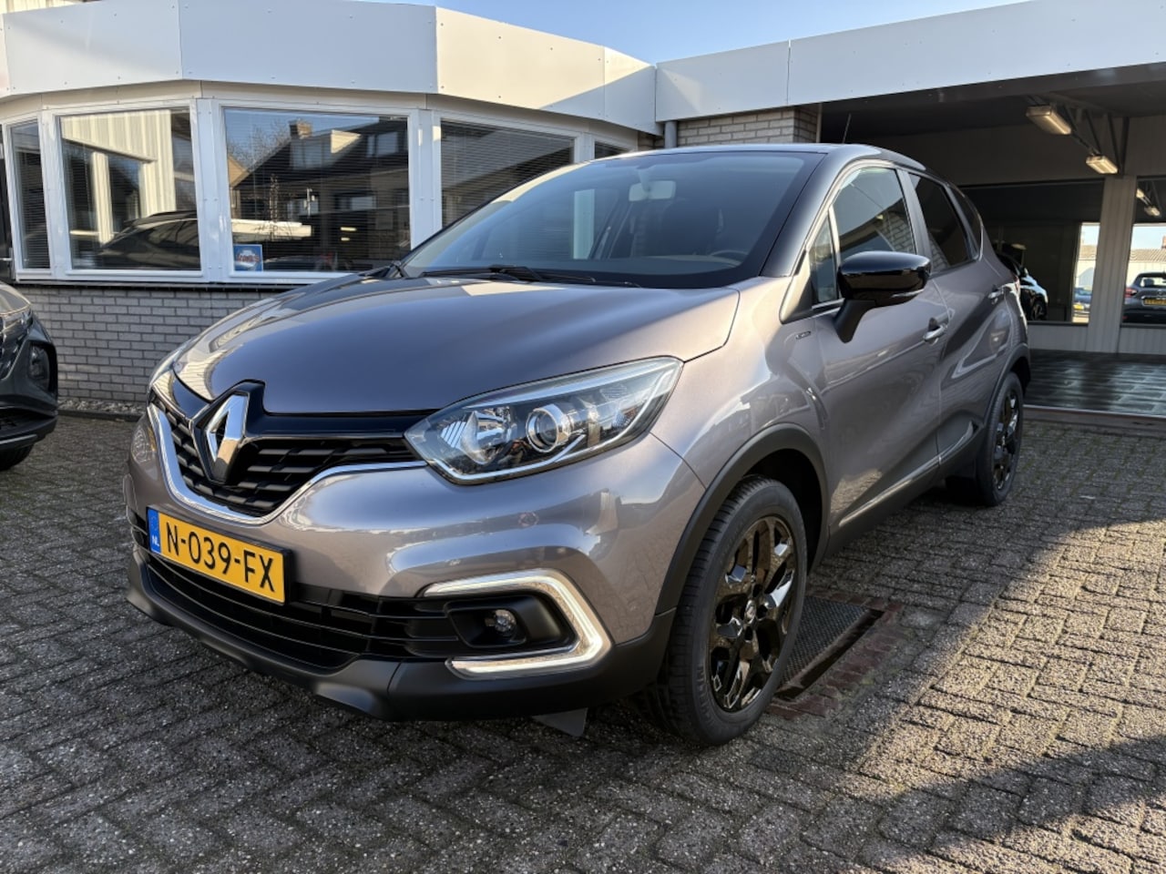 Renault Captur - 0.9 TCe 90pk Limited / Navigatie - AutoWereld.nl