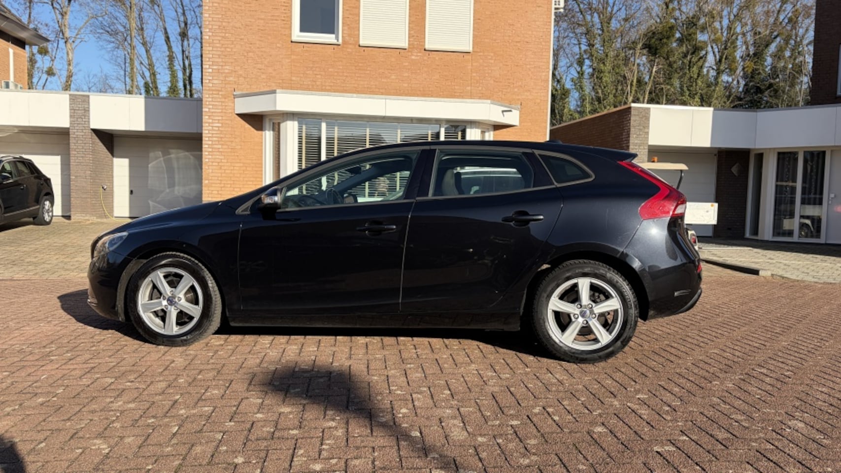 Volvo V40 - 1.6 D2 Momentum volledig Volvo onderhouden - AutoWereld.nl