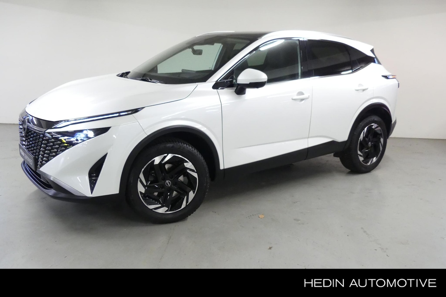 Nissan Qashqai - 1.3 MHEV Xtronic Business Executive | Automaat | Panoramadak | Connect Navigatie & Multime - AutoWereld.nl