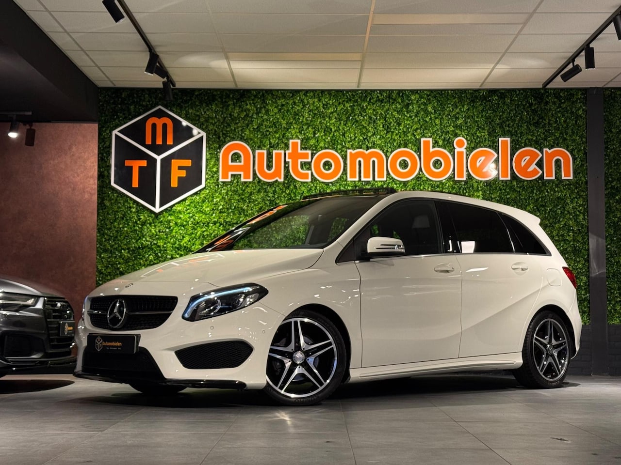 Mercedes-Benz B-klasse - 180 AMG Night ed.|Org. NL|PANO|SUPERSTAAT|AUTOMAAT - AutoWereld.nl
