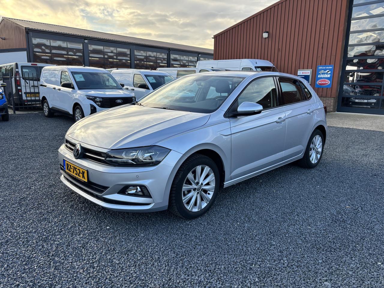 Volkswagen Polo - 1.0 TSI DSG 95PK HIGHLINE CARPLAY - AutoWereld.nl