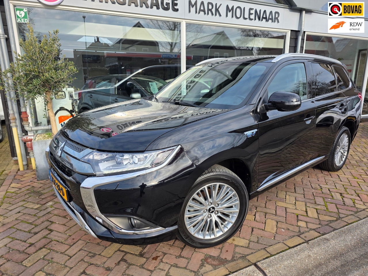 Mitsubishi Outlander - 2.4 PHEV Intense 2.4 PHEV Intense,complete uitvoering,btw auto - AutoWereld.nl