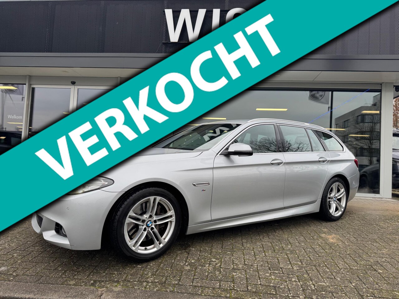 BMW 5-serie Touring - 528i Executive M Pakket Leder Navi Led Trekhaak - AutoWereld.nl