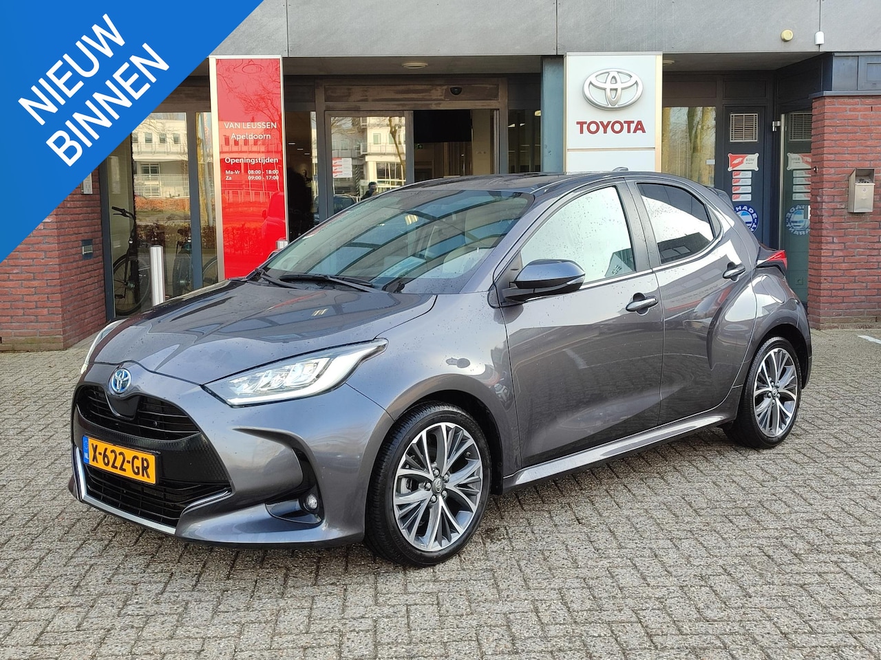 Toyota Yaris - 1.5 Hybrid EXECUTIVE LEER JBL-AUDIO 17'' LM-VELGEN HEAD-UP BLIND SPOT APPLE/ANDROID LED KE - AutoWereld.nl