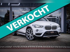BMW X1 - SDrive20i Orange Edition III|Trekhaak|Pano|LED|Ambiance|Camera