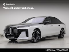 BMW i7 - eDrive50 M-Sport | Two Tone Black Wrap | Iconic Glow kristalkoplampen+Grille | Individual
