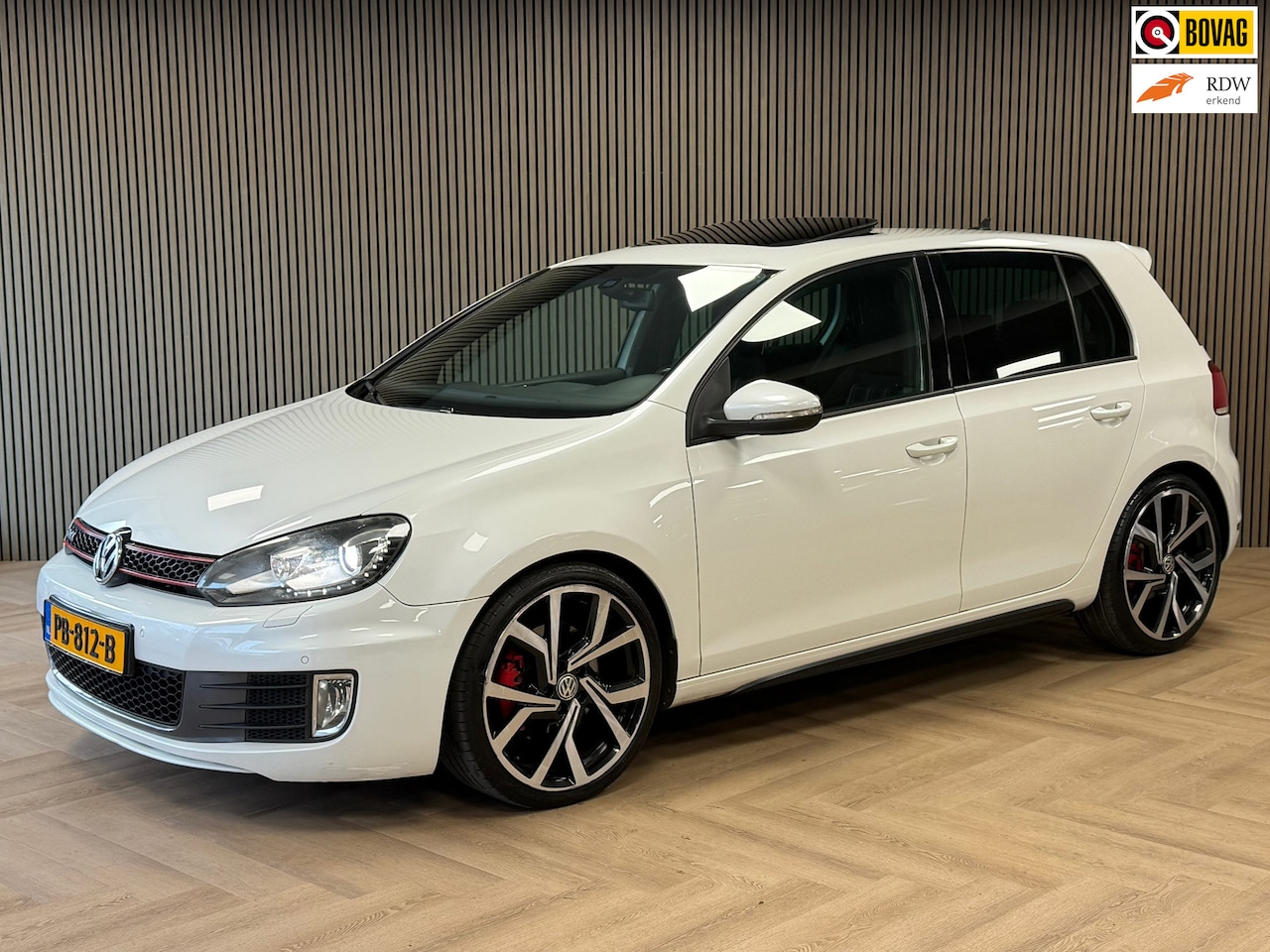 Volkswagen Golf - 2.0 GTI DSG SCHUIFDAK STOELVERWARMING NAVIGATIE PDC CRUISE - AutoWereld.nl