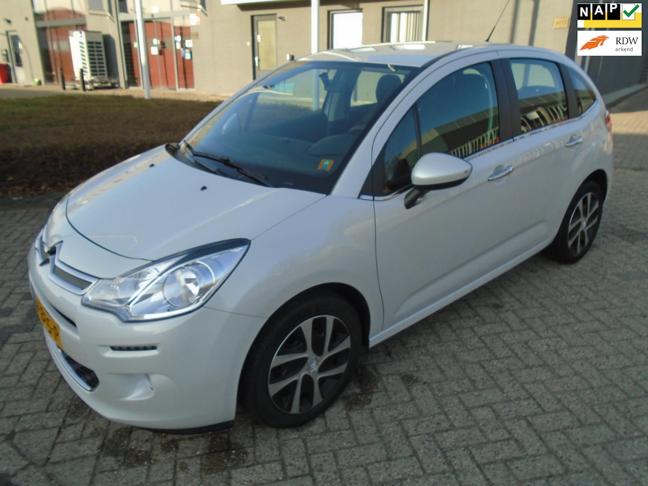 Citroën C3 - 1.2 PureTech Feel Edition 1.2 PureTech Feel Edition nieuwe Apk - AutoWereld.nl