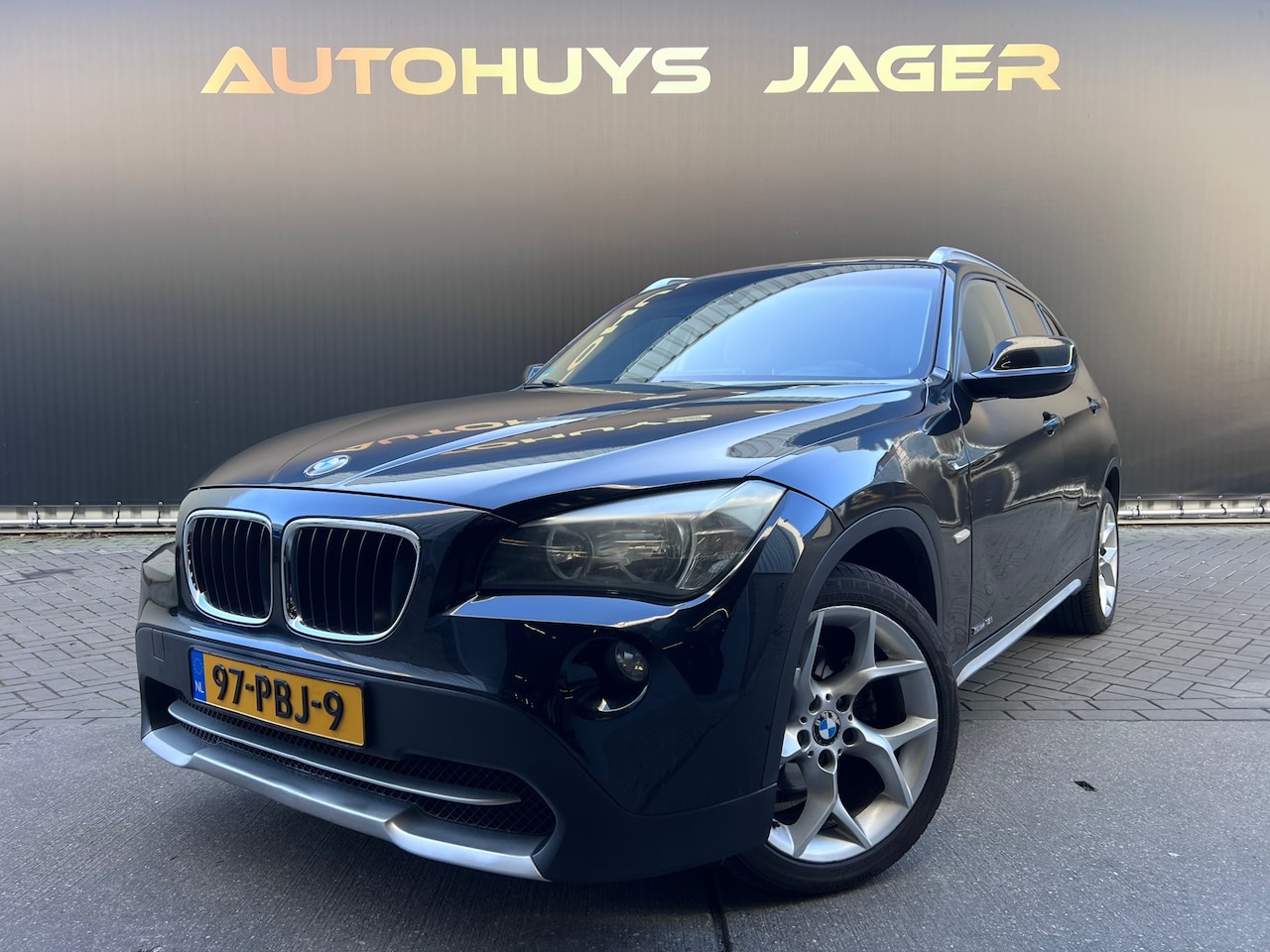BMW X1 - SDrive18i Executive leer stoelverwarming - AutoWereld.nl