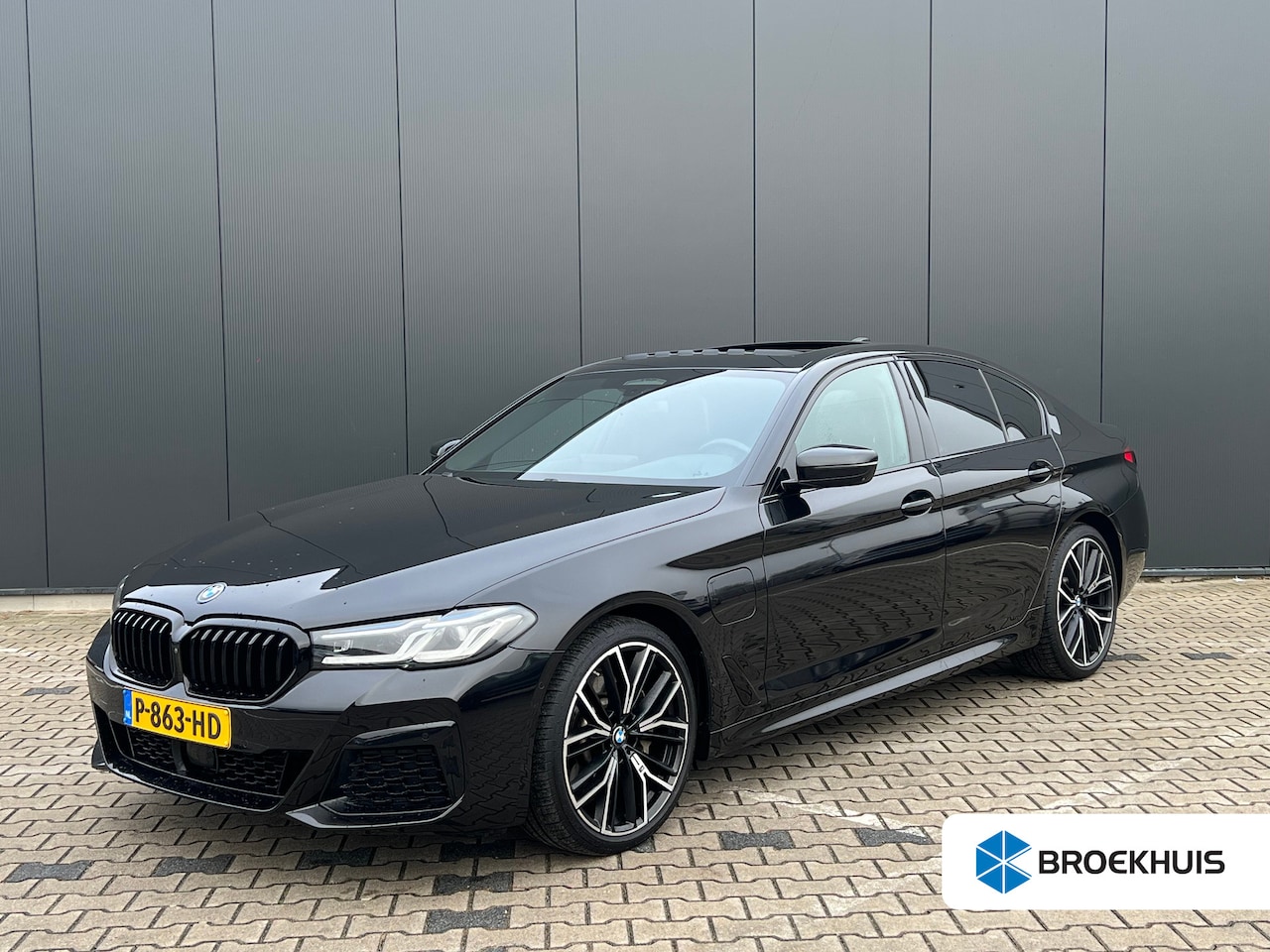 BMW 5-serie - 530e Business Edition Plus | Panoramadak | M-Sport | Laser LED | 20'' Velgen | Stoel en st - AutoWereld.nl