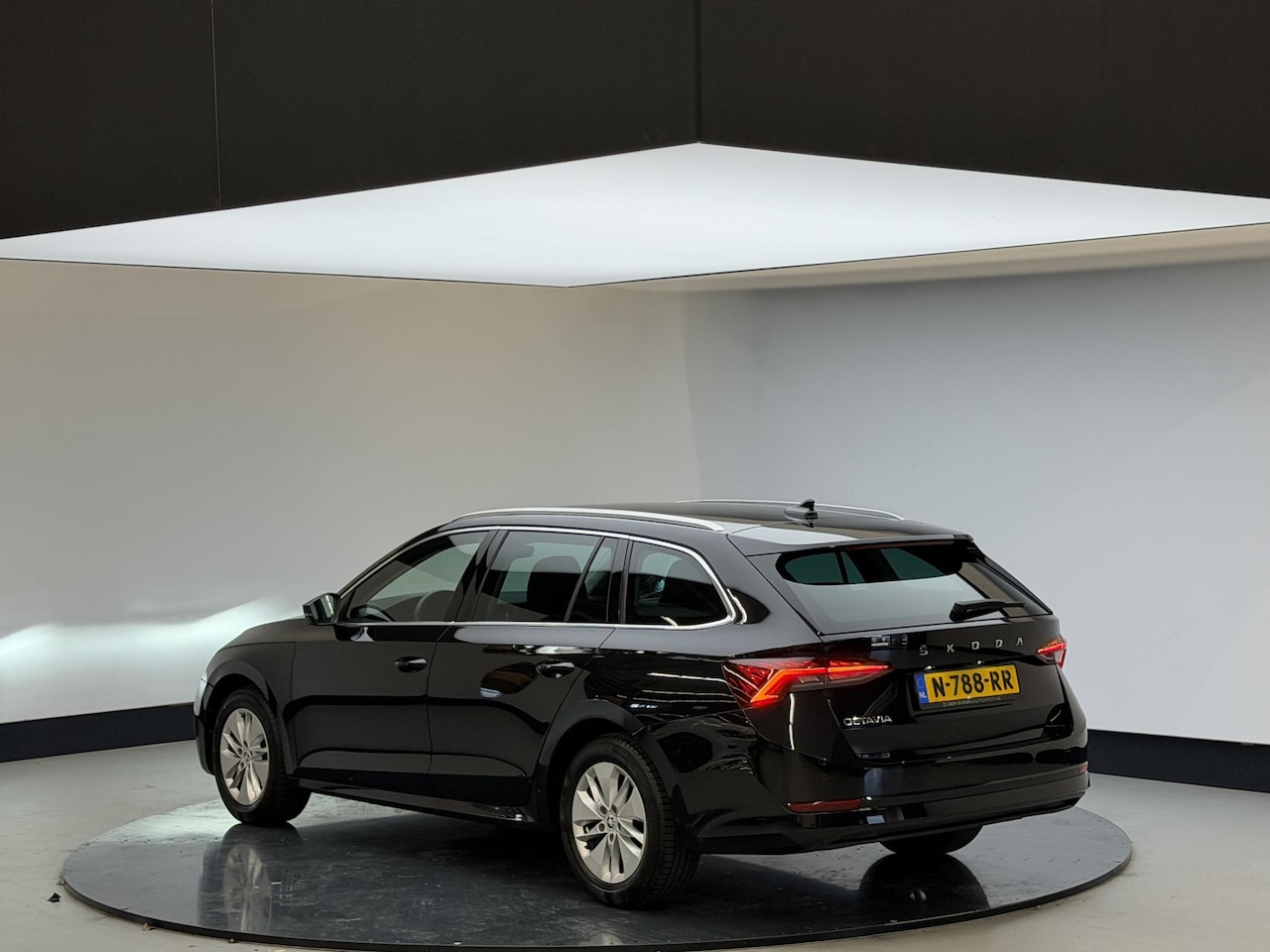 Skoda Octavia Combi - 1.0 TSI Business Edition | Cam Achter | Verw stoelen | Clima - AutoWereld.nl