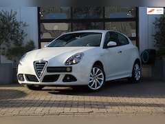 Alfa Romeo Giulietta - 1.4 Turbo Super- SPORTIVA - LEER/ALCANTARA - STOELVERWARMING - LED - PARKEERSENSOREN - ISO