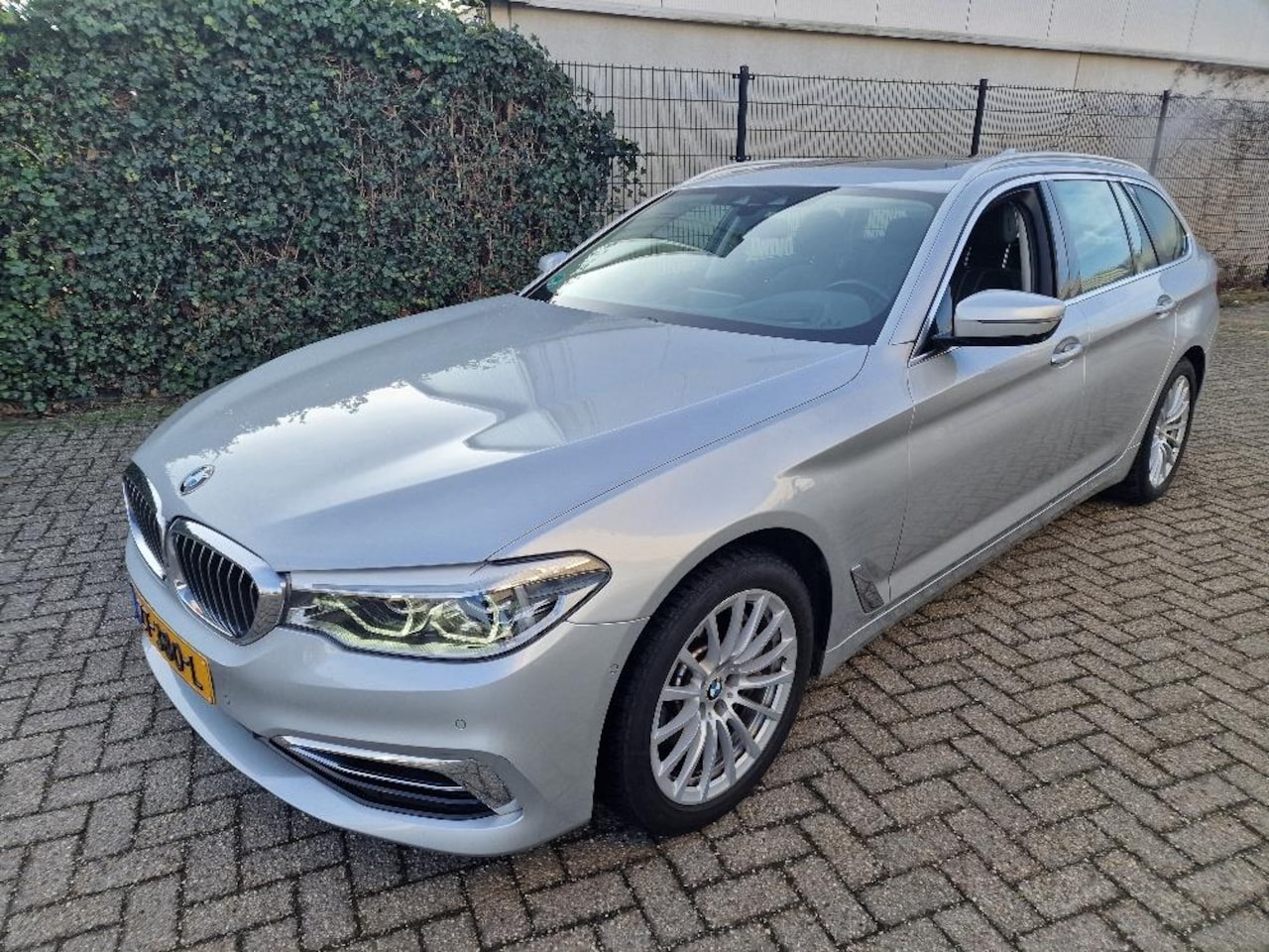 BMW 5-serie Touring - 540i xDrive High Exe. | Luxery Line | Pano - AutoWereld.nl