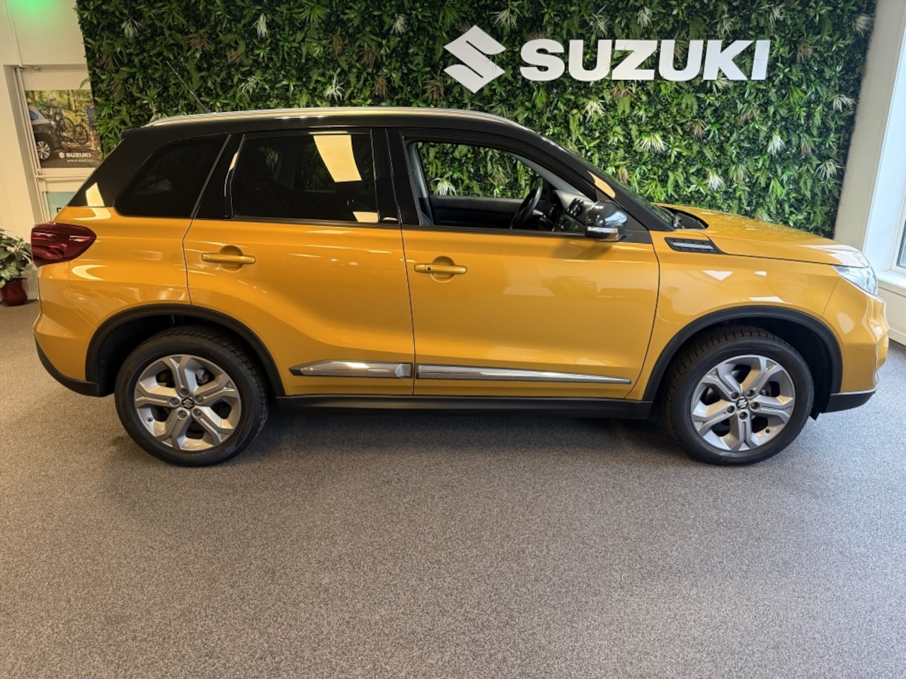 Suzuki Vitara - fabrieksgar. t/m 05-10-2029 1.4 B.jet Stijl Panoramadak trekhaak Navi CC PDC LMV all-seaso - AutoWereld.nl