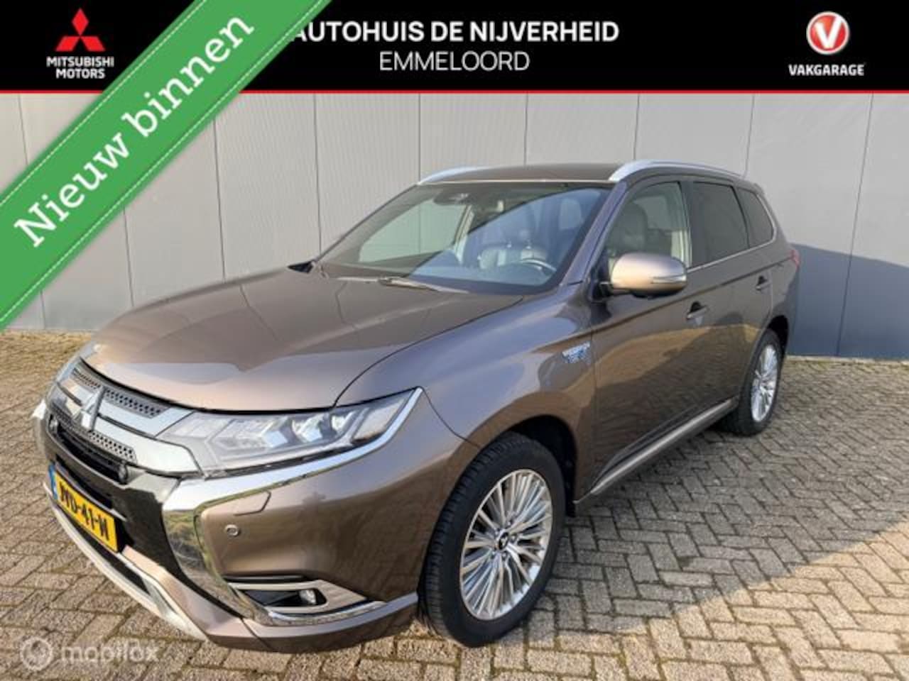 Mitsubishi Outlander - 2.4 PHEV Instyle trekhaak leer opendak - AutoWereld.nl