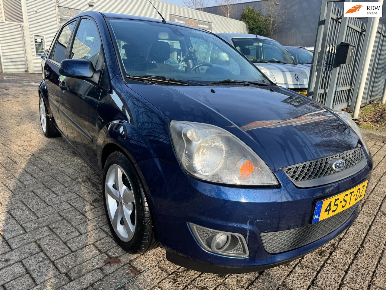 Ford Fiesta - 1.6-16V Futura 5 deurs airco, elec pakket, rijd perfect, nette auto apk t/m 16-06-2026 - AutoWereld.nl