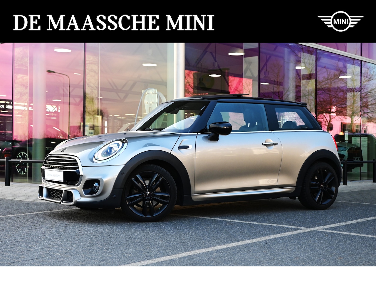 MINI John Cooper Works - Hatchback JCW Automaat / Panoramadak / Comfort Access / LED / Stoelverwarming / Park Assis - AutoWereld.nl