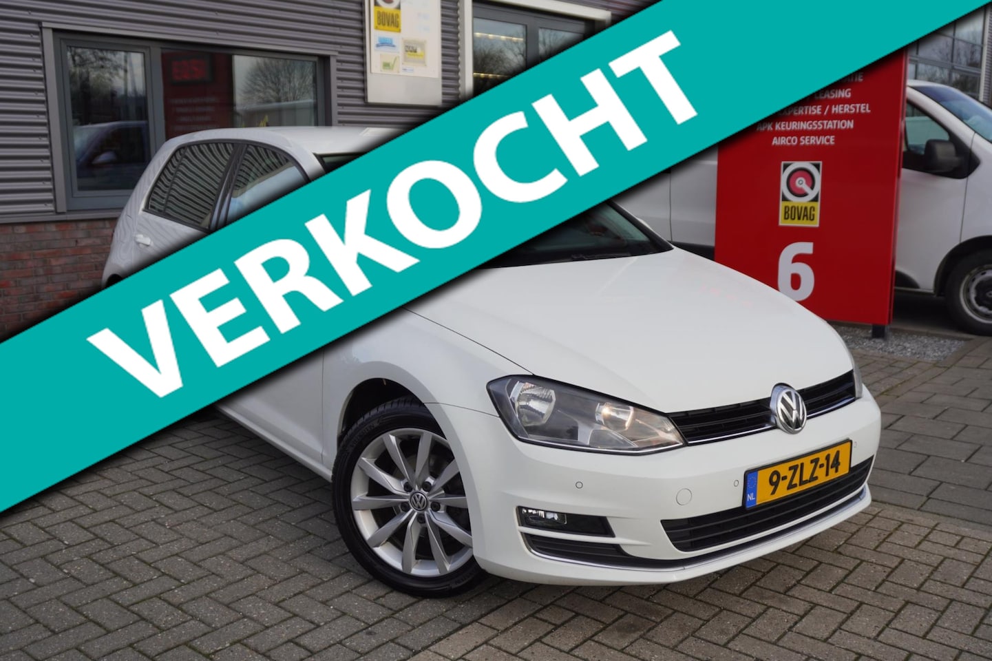 Volkswagen Golf - 1.2 TSI Highline / Camera / Climate control / Cruise control / Bluetooth / Navi / NAP - AutoWereld.nl