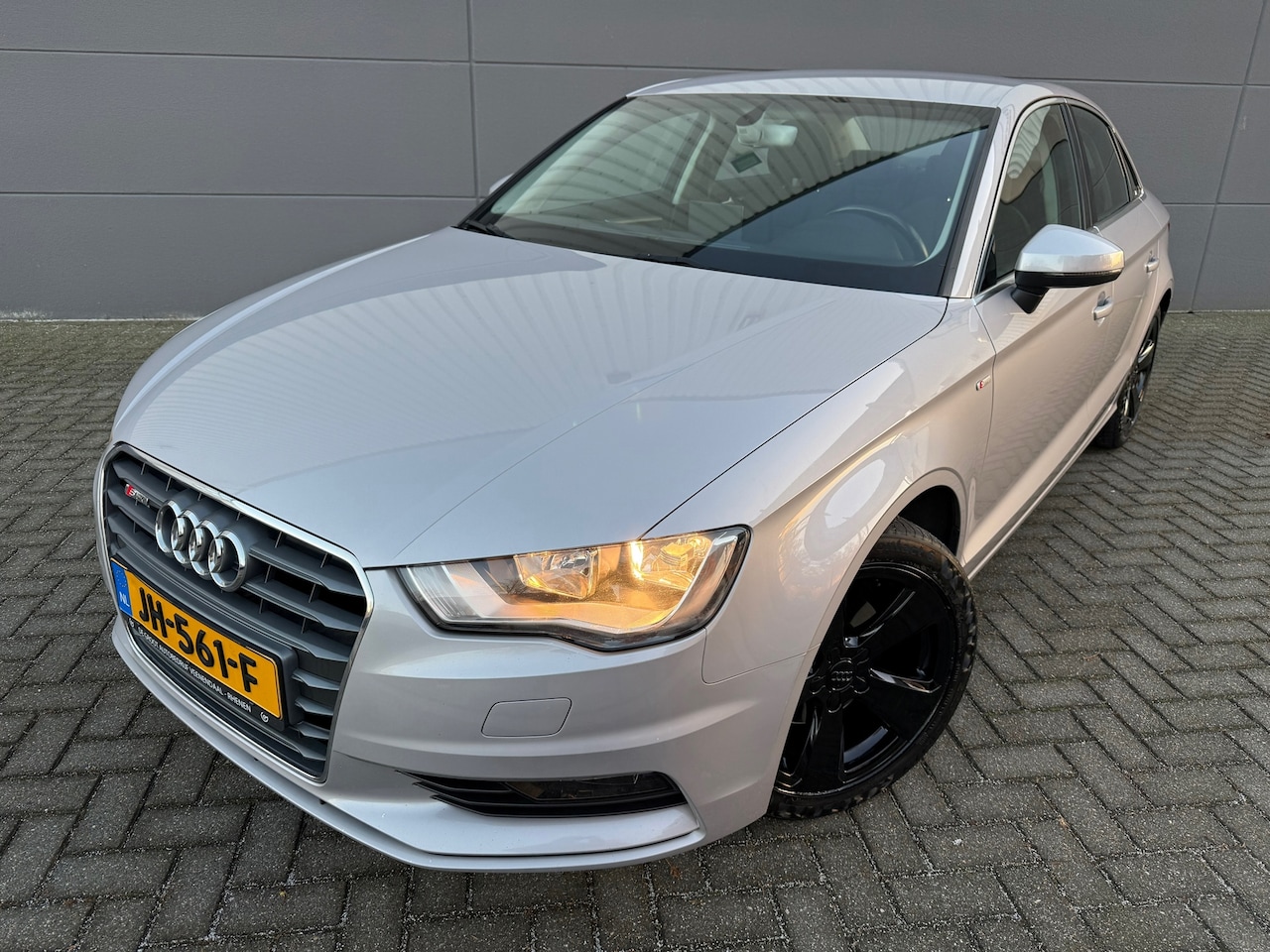 Audi A3 Limousine - 1.4 TFSI Ambiente Pro Line Plus*Automaat*NAVI*StoelVerwarming*Velgen*Cruise*Climat-Airco*A - AutoWereld.nl